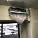 施工前：エアコン洗浄中