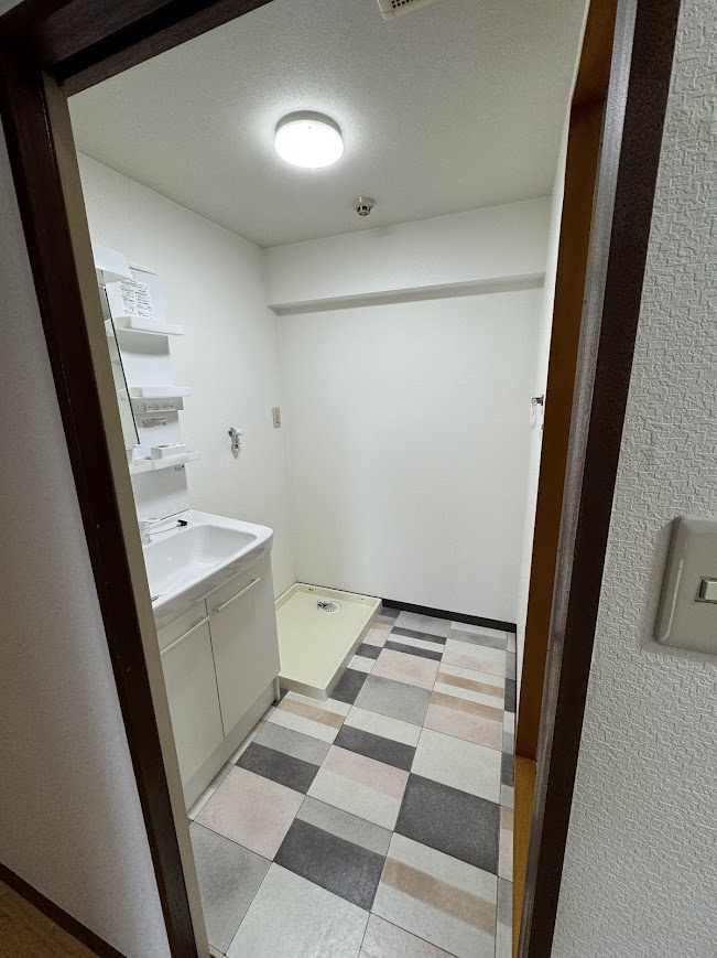 施工後：床張替え・キッチン周り清掃